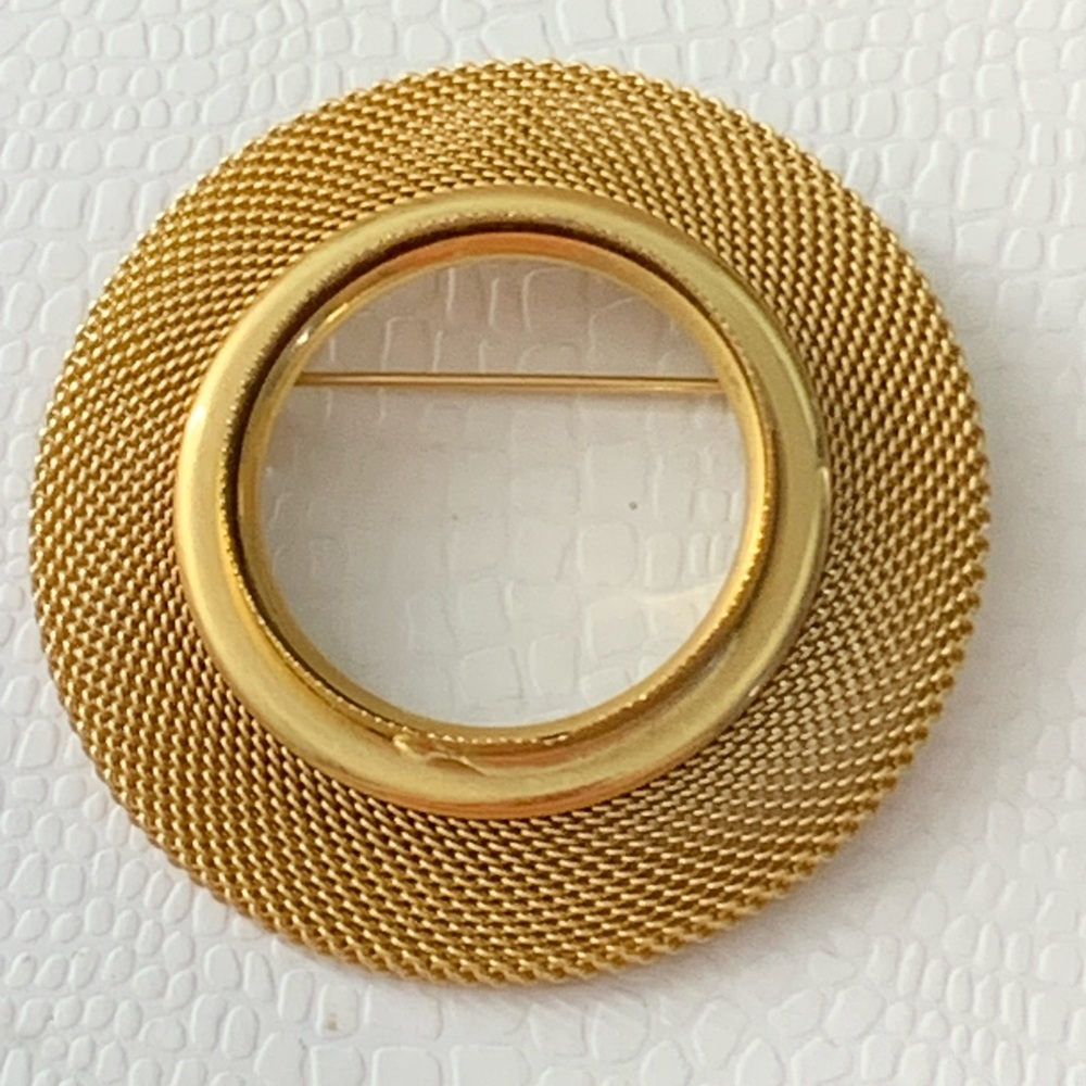 Vintage Mesh Gold Tone Metal Circle Brooch